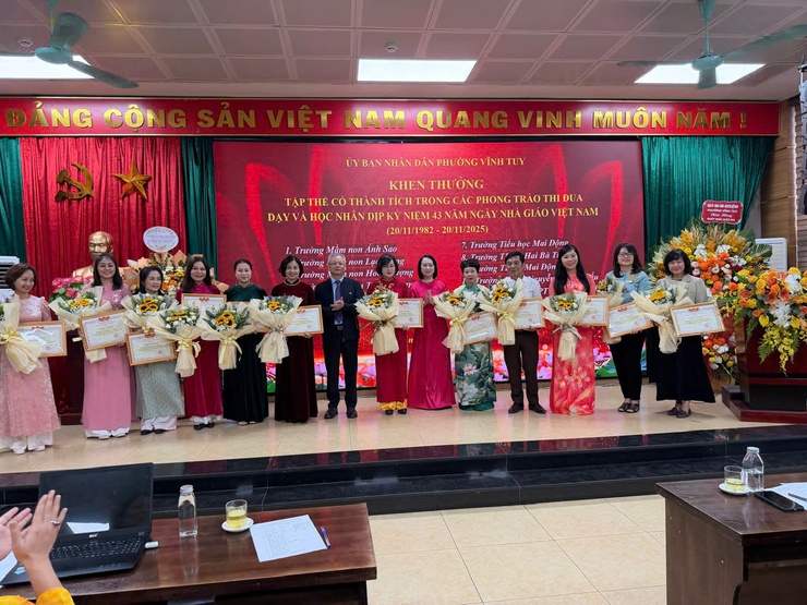 Phường Vĩnh Tuy phát động phong trào thi đua Dạy tốt-Học tốt nhân Kỷ niệm 43 năm Ngày Nhà giáo Việt Nam, trao tặng Bằng khen Thành phố cho tập thể có thành tích xuất sắc và khen thưởng các tập thể, cá nhân có thành tích trong Ngành GDĐT- Ảnh 5.