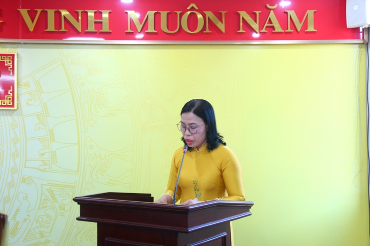 Đảng ủy xã Thạch Thất trao quyết định nghỉ hưu hưởng chế độ bảo hiểm xã hội cho cán bộ, giáo viên trên địa bàn- Ảnh 4.