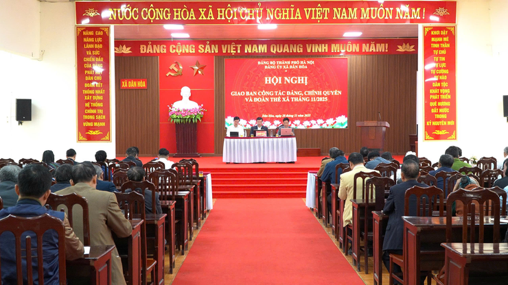 HỘI NGHỊ GIAO BAN CÔNG TÁC ĐẢNG, CHÍNH QUYỀN VÀ ĐOÀN THỂ XÃ THÁNG 11 NĂM 2025
- Ảnh 1.