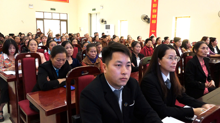 HỘI LHPN XÃ DÂN HÒA PHỐI HỢP UBND XÃ TỔ CHỨC HỘI NGHỊ TUYÊN TRUYỀN, PHỔ BIẾN PHÁP LUẬT VỀ HÔN NHÂN GIA ĐÌNH, BÌNH ĐẲNG GIỚI VÀ PHÒNG, CHỐNG BẠO LỰC GIA ĐÌNH- Ảnh 5.