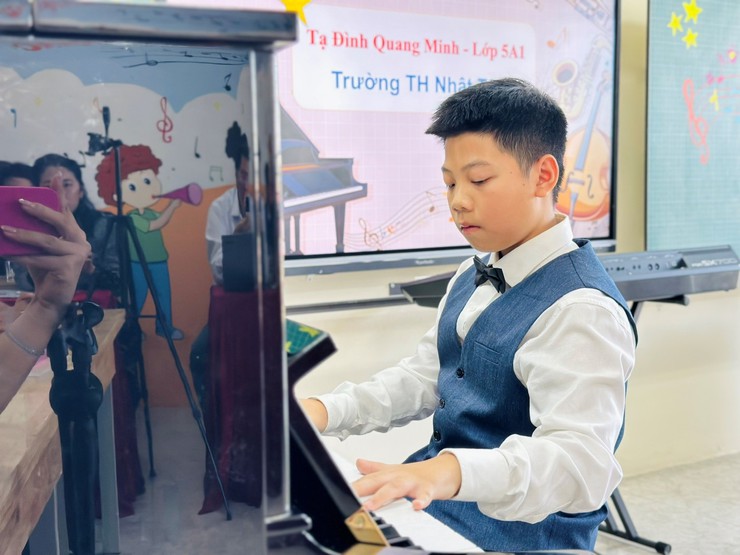 Phường Hồng Hà tổ chức thành công Liên hoan tài năng nhạc cụ học sinh phổ thông lần thứ I – Năm học 2025–2026- Ảnh 3.