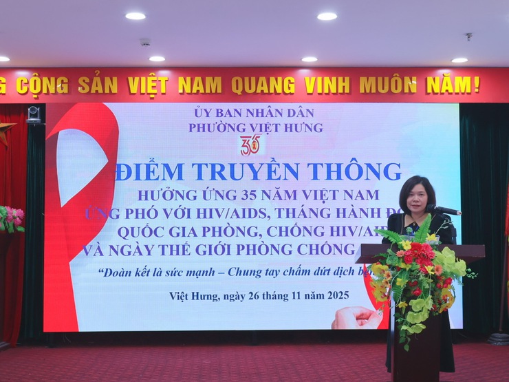 Phường Việt Hưng tổ chức điểm truyền thông hưởng ứng 35 năm Việt Nam ứng phó với HIV/AIDS
- Ảnh 3.