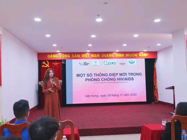 Phường Việt Hưng tổ chức điểm truyền thông hưởng ứng 35 năm Việt Nam ứng phó với HIV/AIDS
- Ảnh 5.