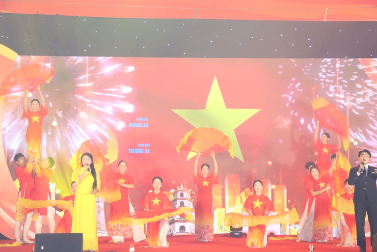 Xã Phú Xuyên: Ấn tượng, đặc sắc Khai mạc Lễ hội vinh danh làng nghề và tuần văn hoá - du lịch, thương mại làng nghề năm 2025- Ảnh 1.