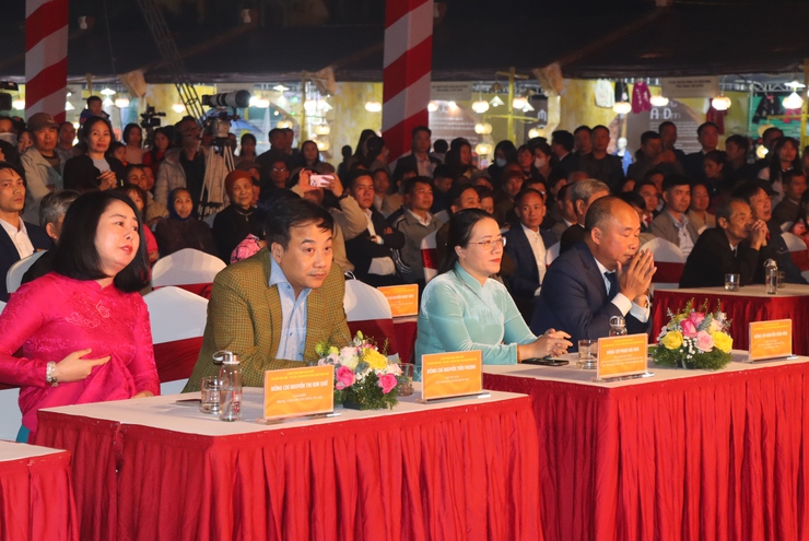 Xã Phú Xuyên: Ấn tượng, đặc sắc Khai mạc Lễ hội vinh danh làng nghề và tuần văn hoá - du lịch, thương mại làng nghề năm 2025- Ảnh 3.