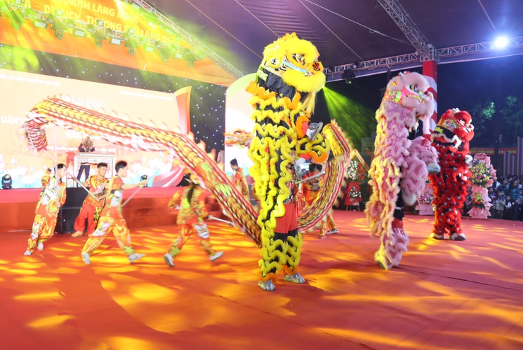 Xã Phú Xuyên: Ấn tượng, đặc sắc Khai mạc Lễ hội vinh danh làng nghề và tuần văn hoá - du lịch, thương mại làng nghề năm 2025- Ảnh 7.