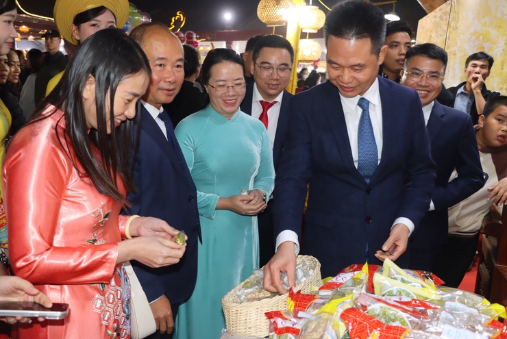 Xã Phú Xuyên: Ấn tượng, đặc sắc Khai mạc Lễ hội vinh danh làng nghề và tuần văn hoá - du lịch, thương mại làng nghề năm 2025- Ảnh 19.