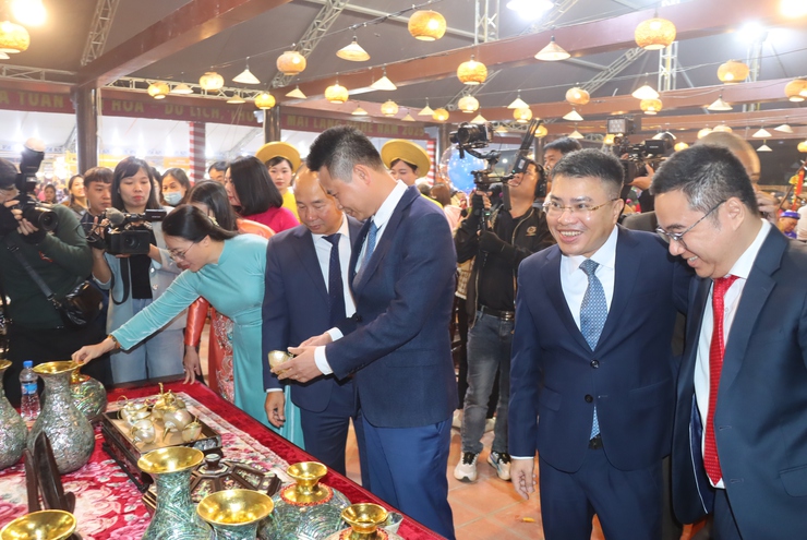 Xã Phú Xuyên: Ấn tượng, đặc sắc Khai mạc Lễ hội vinh danh làng nghề và tuần văn hoá - du lịch, thương mại làng nghề năm 2025- Ảnh 21.