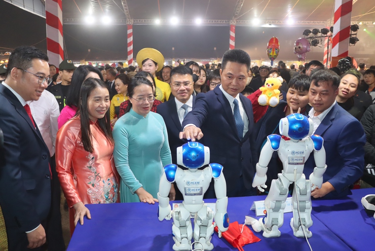 Xã Phú Xuyên: Ấn tượng, đặc sắc Khai mạc Lễ hội vinh danh làng nghề và tuần văn hoá - du lịch, thương mại làng nghề năm 2025- Ảnh 22.