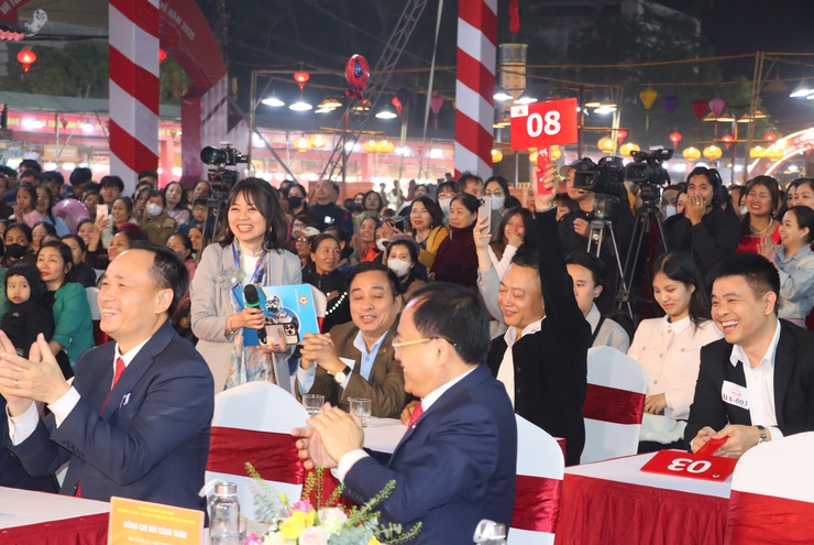 Xã Phú Xuyên: Ấn tượng, đặc sắc Khai mạc Lễ hội vinh danh làng nghề và tuần văn hoá - du lịch, thương mại làng nghề năm 2025- Ảnh 16.