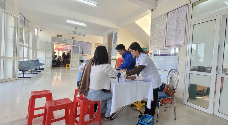 Trạm y tế xã Ứng Thiên phối hợp bệnh viện Medlatec tổ chức xét nghiệm miễn phí cho cán bộ, công chức xã- Ảnh 1.