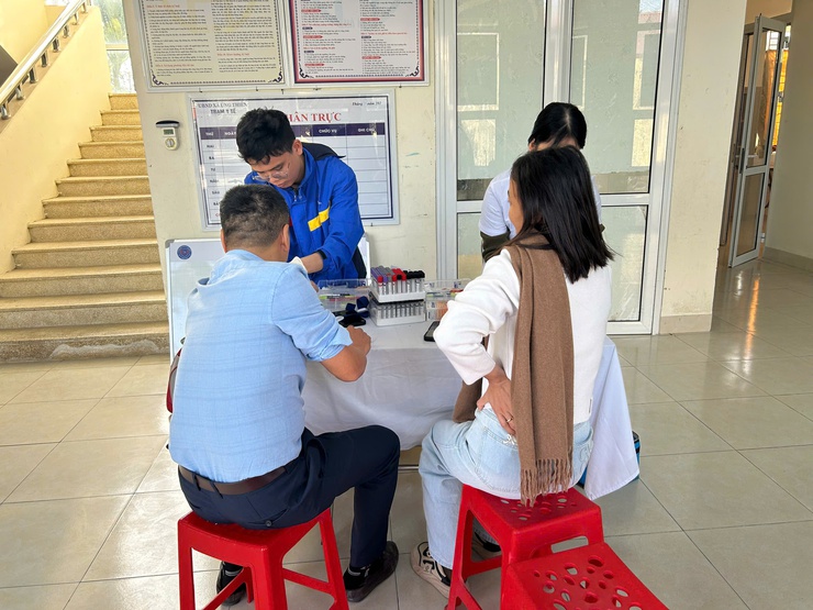 Trạm y tế xã Ứng Thiên phối hợp bệnh viện Medlatec tổ chức xét nghiệm miễn phí cho cán bộ, công chức xã- Ảnh 3.