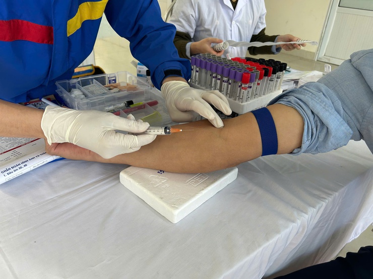 Trạm y tế xã Ứng Thiên phối hợp bệnh viện Medlatec tổ chức xét nghiệm miễn phí cho cán bộ, công chức xã- Ảnh 6.