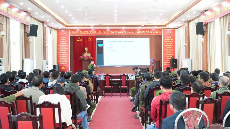 UBND XÃ TỔ CHỨC HỘI NGHỊ ĐÔN ĐỐC TIẾN ĐỘ LÀM SẠCH DỮ LIỆU GPLX, ĐĂNG KÝ XE MÁY- Ảnh 1.