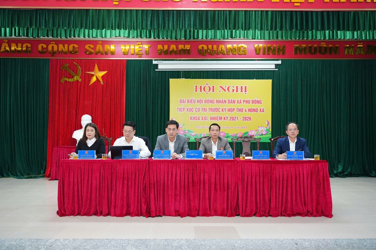 xã Phù Đổng tổ chức Hội nghị Đại biểu HĐND xã tiếp xúc cử tri trước kỳ họp thứ 4 HĐND xã khoá XXI, nhiệm kỳ 2021-2026- Ảnh 3.