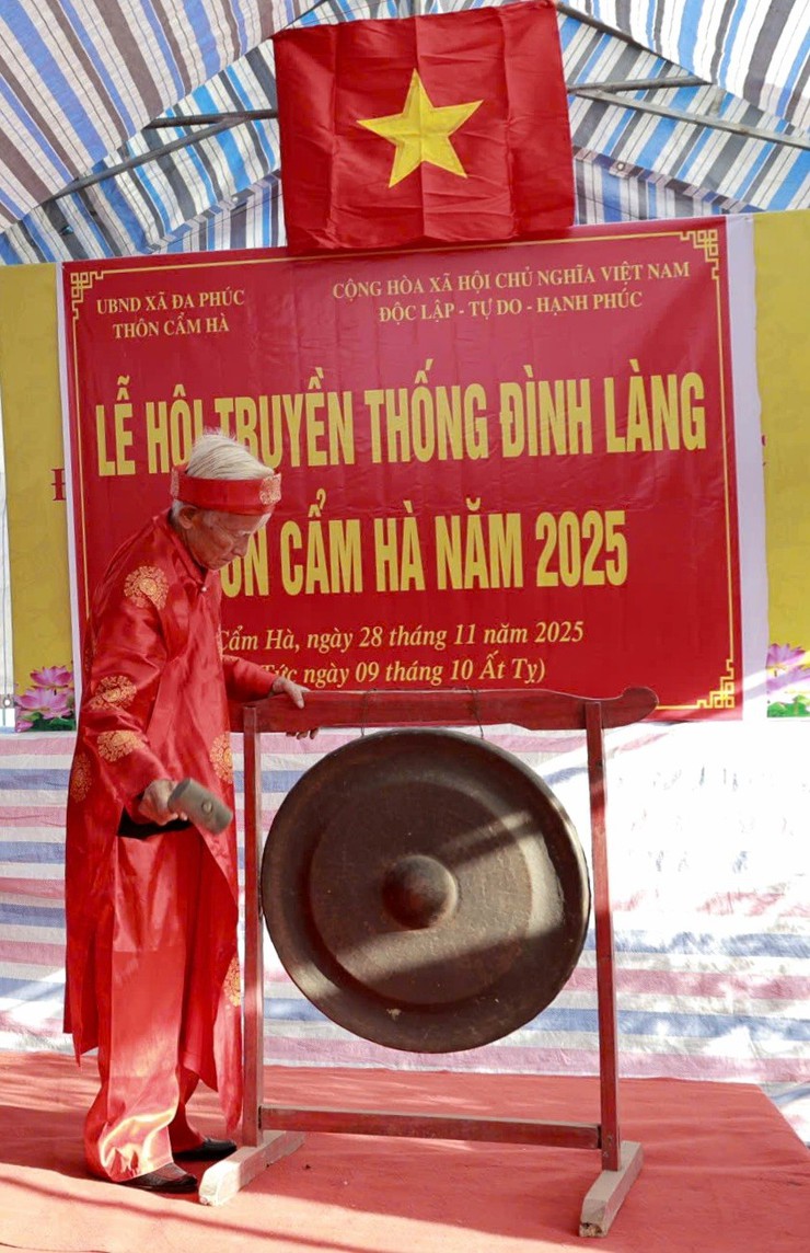   Lễ hội truyền thống thờ Đức Thánh Tam Giang, tại thôn Cẩm Hà- Ảnh 3.