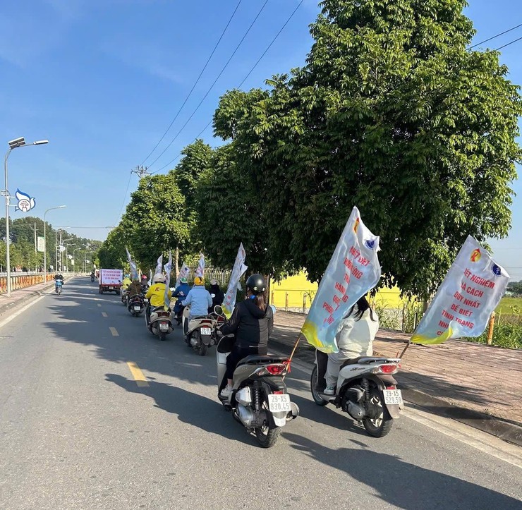 Xã Dương Hoà tuyên truyền lưu động hưởng ứng ngày Thế giới phòng chống HIV/AIDS - Ảnh 2.