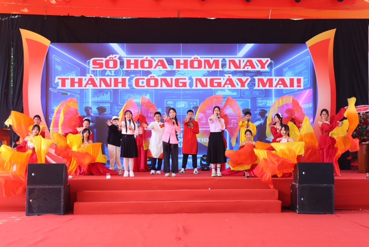 Cuộc thi “Tìm hiểu về Cải cách hành chính, Chuyển đổi số gắn với phát triển văn hóa, du lịch, thương mại, làng nghề” trên địa bàn xã Phú Xuyên.- Ảnh 10.