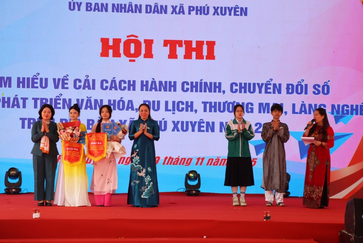 Cuộc thi “Tìm hiểu về Cải cách hành chính, Chuyển đổi số gắn với phát triển văn hóa, du lịch, thương mại, làng nghề” trên địa bàn xã Phú Xuyên.- Ảnh 14.