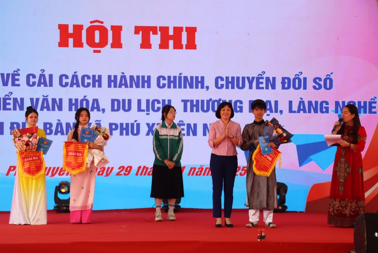 Cuộc thi “Tìm hiểu về Cải cách hành chính, Chuyển đổi số gắn với phát triển văn hóa, du lịch, thương mại, làng nghề” trên địa bàn xã Phú Xuyên.- Ảnh 15.