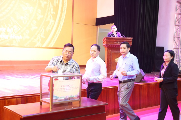 Cán bộ và nhân dân xã Quang Minh xã Quang Minh ủng hộ đồng bào miền Trung - Tây Nguyên khắc phục hậu quả do mưa lũ- Ảnh 2.