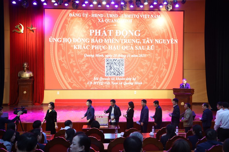 Cán bộ và nhân dân xã Quang Minh xã Quang Minh ủng hộ đồng bào miền Trung - Tây Nguyên khắc phục hậu quả do mưa lũ- Ảnh 4.