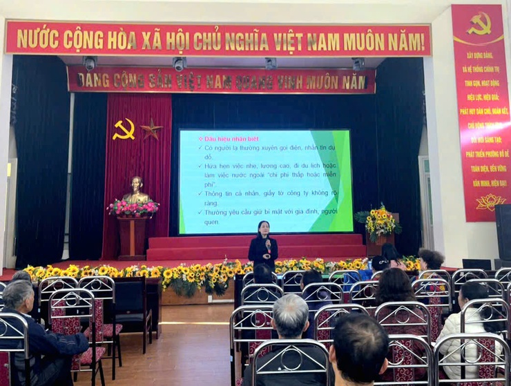 
Tập huấn, tuyên truyền phổ biến chính sách pháp luật về phòng, chống mua bán người và hỗ trợ nạn nhân bị mua bán trên địa bàn phường Bồ Đề
- Ảnh 3.