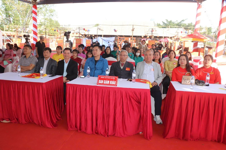 Hội thi trình diễn tay nghề nghệ nhân chạm khắc và thắt lưới năm 2025 – Tôn vinh tinh hoa làng nghề xã Phú Xuyên- Ảnh 2.