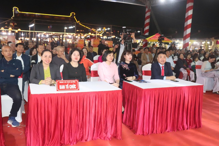 Hội thi trình diễn tay nghề nghệ nhân chạm khắc và thắt lưới năm 2025 – Tôn vinh tinh hoa làng nghề xã Phú Xuyên- Ảnh 1.