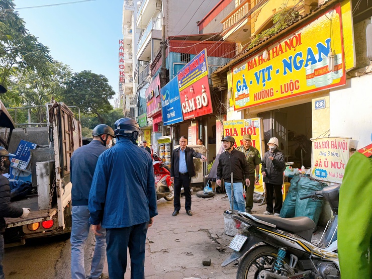 Phường Thanh Liệt: Kiên quyết lập lại trật tự đô thị, không để tái lấn chiếm vỉa hè- Ảnh 1.
