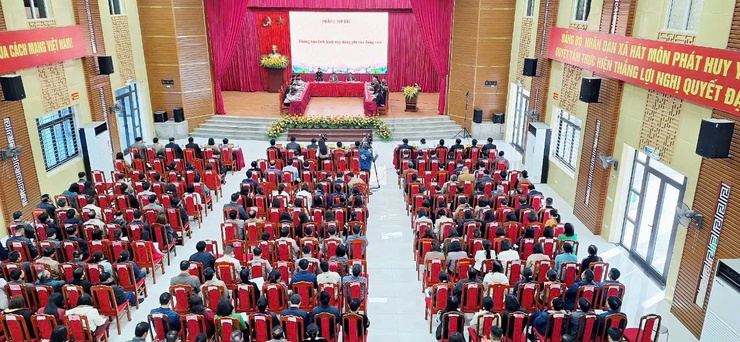 Mô hình sinh hoạt chi bộ “mẫu” - Tạo chuyển biến mạnh trong chất lượng sinh hoạt ở cơ sở- Ảnh 3.