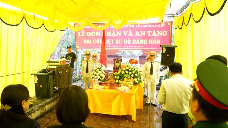 Xã Dương Hoà tổ chức Lễ đón nhận và an tang liệt sĩ Đỗ Đăng Hán- Ảnh 1.