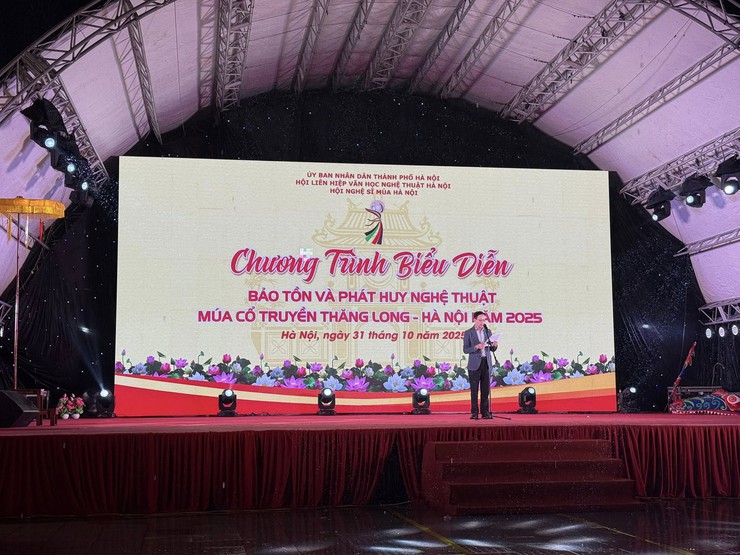 Phường Việt Hưng tham gia Chương trình biểu diễn bảo tồn và phát huy nghệ thuật Múa cổ truyền Thăng Long - Hà Nội- Ảnh 1.