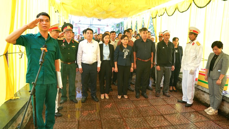 Xã Dương Hoà tổ chức Lễ đón nhận và an tang liệt sĩ Đỗ Đăng Hán- Ảnh 2.