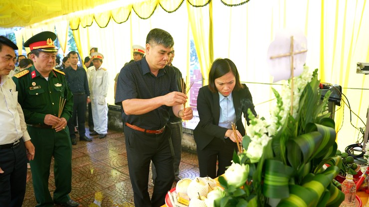 Xã Dương Hoà tổ chức Lễ đón nhận và an tang liệt sĩ Đỗ Đăng Hán- Ảnh 4.