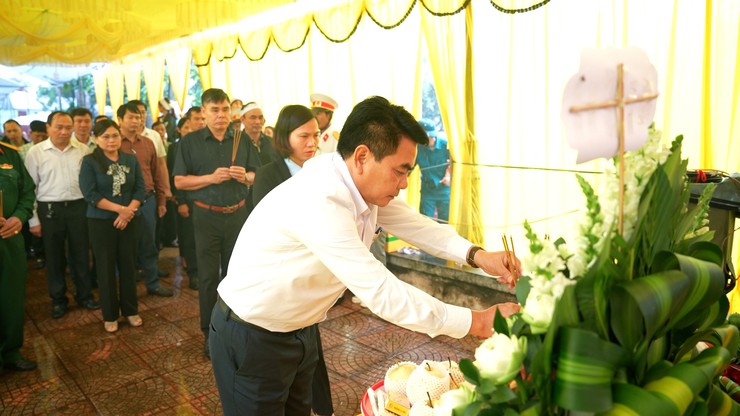 Xã Dương Hoà tổ chức Lễ đón nhận và an tang liệt sĩ Đỗ Đăng Hán- Ảnh 5.