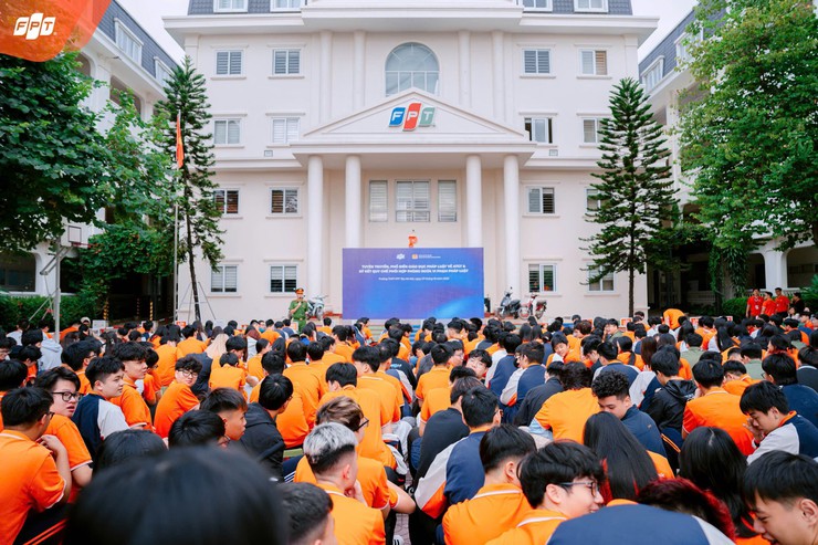 TĂNG CƯỜNG PHỐI HỢP GIỮA NHÀ TRƯỜNG VÀ CÔNG AN PHƯỜNG XUÂN PHƯƠNG TRONG CÔNG TÁC GIÁO DỤC PHÁP LUẬT & AN TOÀN GIAO THÔNG- Ảnh 1.