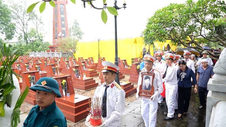 Xã Dương Hoà tổ chức Lễ đón nhận và an tang liệt sĩ Đỗ Đăng Hán- Ảnh 8.