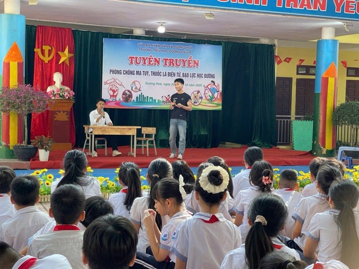 Xã Dương Hoà tổ chức nhiều hoạt động thiết thực hưởng ứng Ngày pháp luật nước CHXHCN Việt Nam 09/11- Ảnh 2.