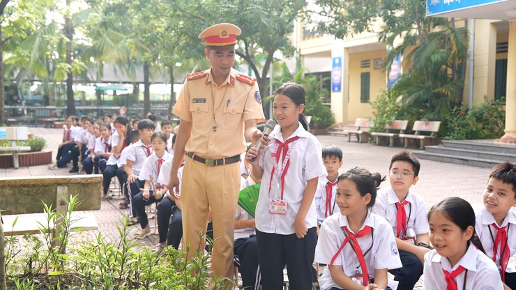 Xã Dương Hoà tổ chức nhiều hoạt động thiết thực hưởng ứng Ngày pháp luật nước CHXHCN Việt Nam 09/11- Ảnh 3.