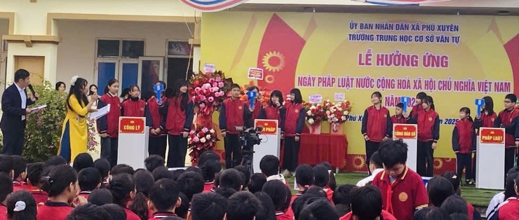 Xã Phú Xuyên tổ chức lễ phát động hưởng ứng 
“Ngày Pháp luật nước Cộng hòa xã hội chủ nghĩa Việt Nam năm 2025” 
- Ảnh 7.