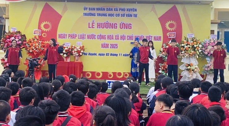 Xã Phú Xuyên tổ chức lễ phát động hưởng ứng 
“Ngày Pháp luật nước Cộng hòa xã hội chủ nghĩa Việt Nam năm 2025” 
- Ảnh 20.