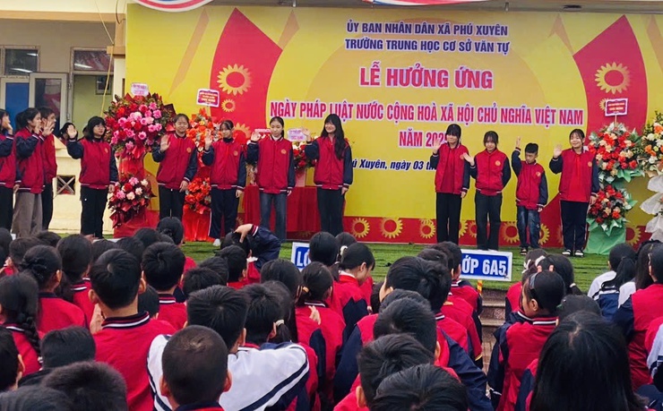 Xã Phú Xuyên tổ chức lễ phát động hưởng ứng 
“Ngày Pháp luật nước Cộng hòa xã hội chủ nghĩa Việt Nam năm 2025” 
- Ảnh 11.