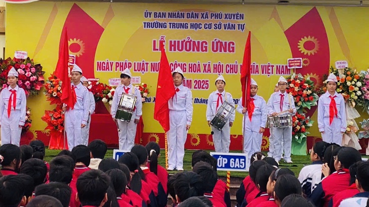 Xã Phú Xuyên tổ chức lễ phát động hưởng ứng 
“Ngày Pháp luật nước Cộng hòa xã hội chủ nghĩa Việt Nam năm 2025” 
- Ảnh 2.