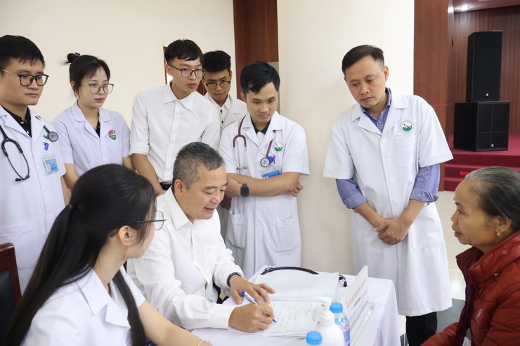 BVĐK Ba Vì làm chủ kỹ thuật cao, đẩy mạnh nghiên cứu khoa học vững bước phát triển vì người bệnh- Ảnh 2.