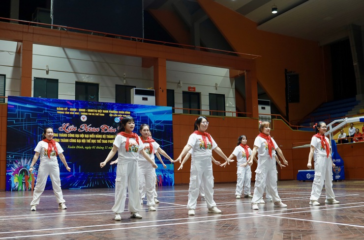 17 đội thi tỏa sáng tại Liên hoan Dân vũ “Vũ điệu quê hương”
- Ảnh 3.