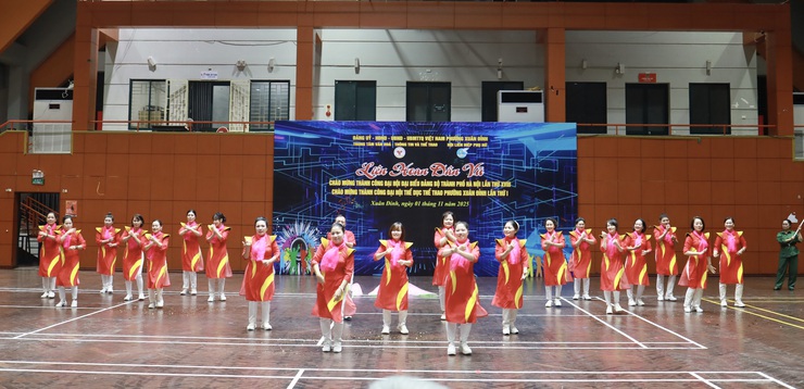 17 đội thi tỏa sáng tại Liên hoan Dân vũ “Vũ điệu quê hương”
- Ảnh 4.