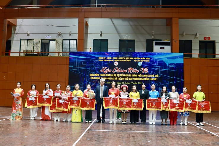 17 đội thi tỏa sáng tại Liên hoan Dân vũ “Vũ điệu quê hương”
- Ảnh 5.