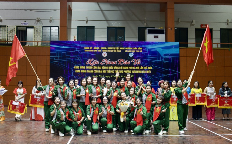 17 đội thi tỏa sáng tại Liên hoan Dân vũ “Vũ điệu quê hương”
- Ảnh 7.