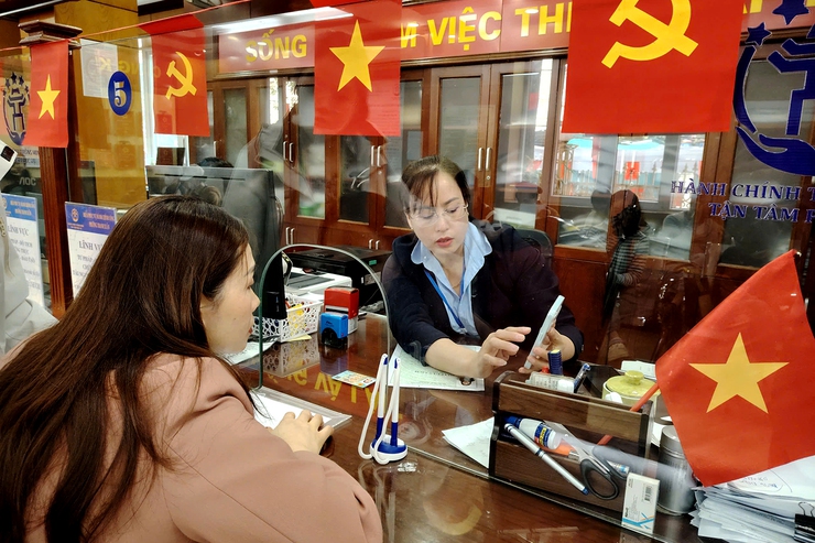 Hà Nội “khai tử” hồ sơ giấy cho 25 dịch vụ công thiết yếu: Đột phá lớn về thủ tục hành chính- Ảnh 1.